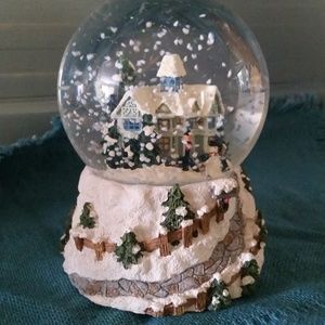 Thomas Kinkade Victorian Christmas Music & Lights